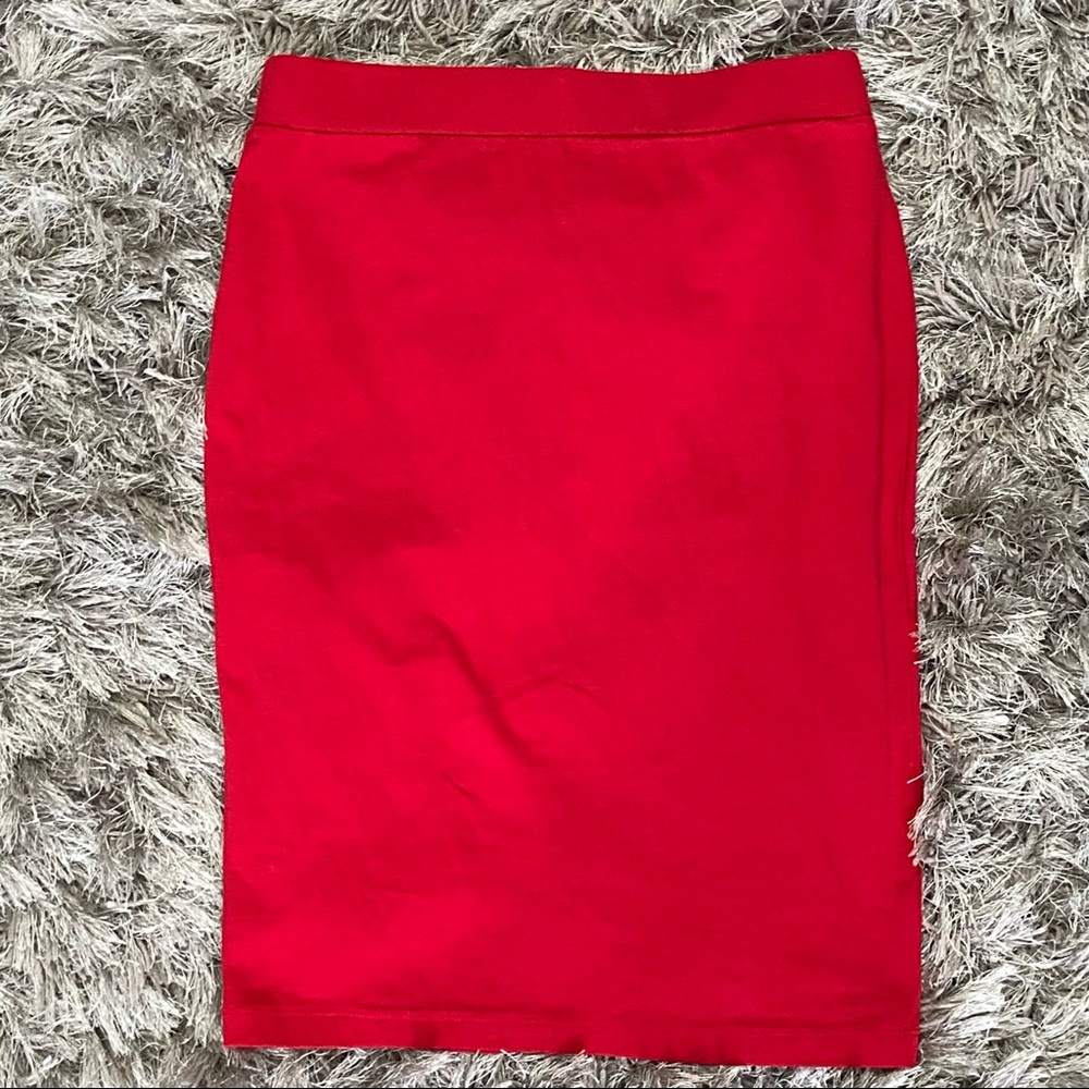 Forever 21 Women red stretch knit pencil mini skirt, elastic waist. Size M. Used